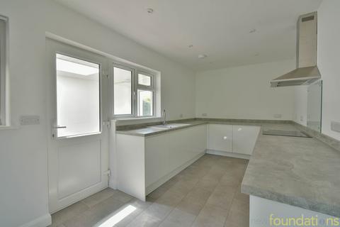 2 bedroom bungalow for sale, Homelands Close, Bexhill-on-Sea, TN39