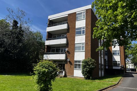 3 bedroom flat to rent, Lawrie Park Road, London SE26