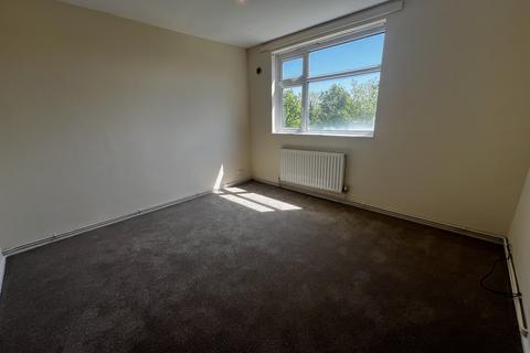 3 bedroom flat to rent, Lawrie Park Road, London SE26