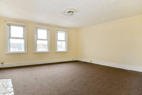 2 bedroom flat for sale, Lordship Lane, Wood Green, London, N22