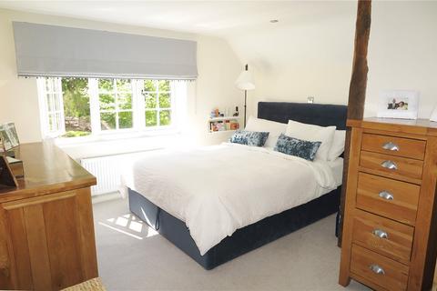 4 bedroom detached house to rent, Frensham Road, Farnham, GU10