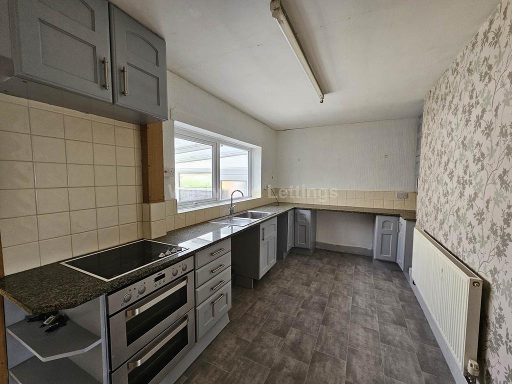 Oak Avenue, Cheddleton 2 bed terraced house to rent £795 pcm (£183 pw)