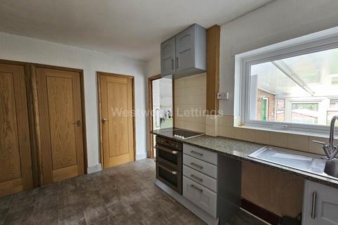 2 bedroom terraced house to rent, Oak Avenue, Cheddleton