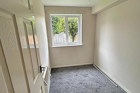 2 bedroom ground floor flat to rent, Glyme Drive, Wolverhampton