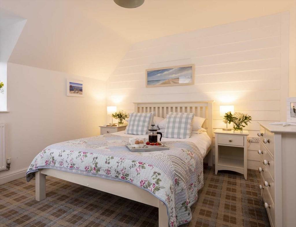 Bedroom (front)