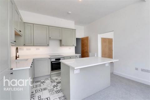 2 bedroom flat to rent, Palmeira Avenue, Westcliff-on-Sea