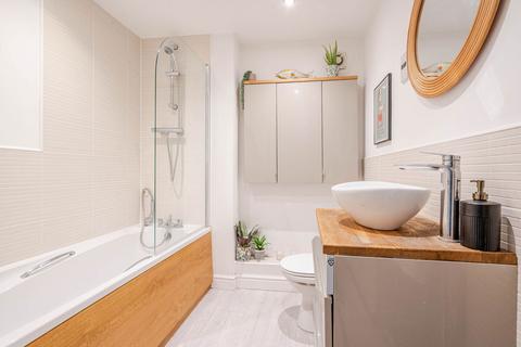 21 Avenue De Gien, Malmesbury, SN16 9GX