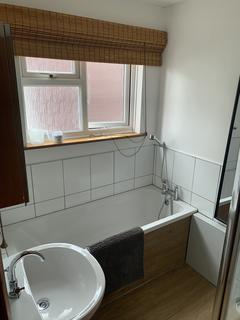 1 bedroom in a house share to rent, Double room- REVELL ROAD