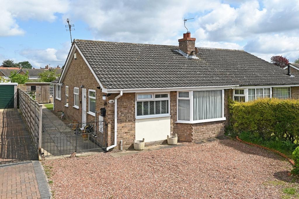Greenshaw Drive, Haxby, York, YO32 2 bed bungalow for sale £300,000