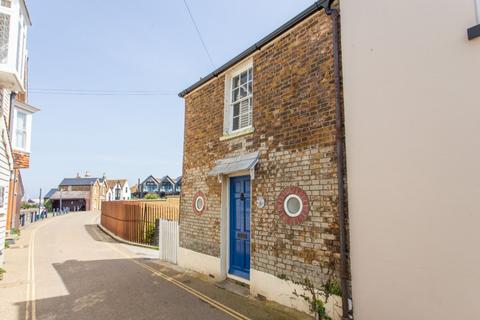 Sea Wall, Whitstable, CT5