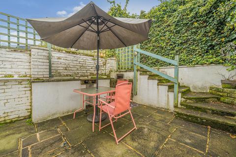 32 Cline Road, Guildford, GU1 3NB