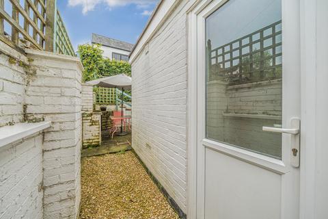 32 Cline Road, Guildford, GU1 3NB