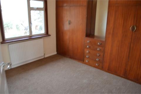 3 bedroom semi-detached house to rent, Axminster Crescent, Welling, DA16