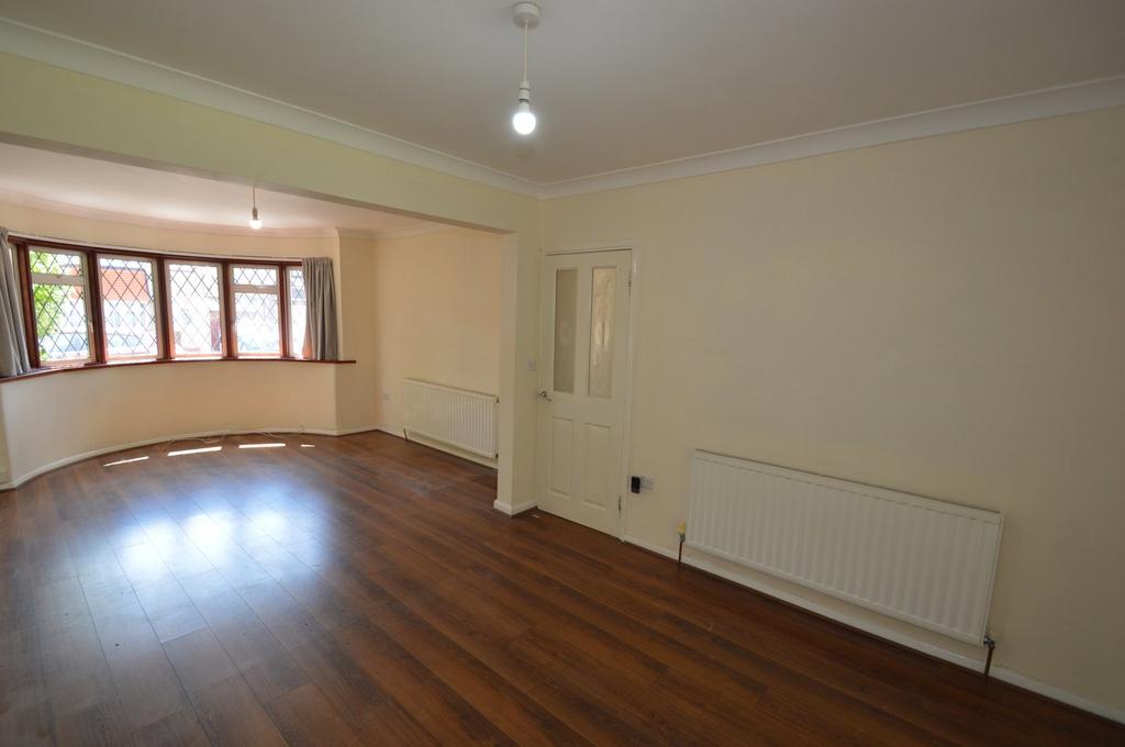 Axminster Crescent, Welling, DA16 3 bed semidetached house £1,800