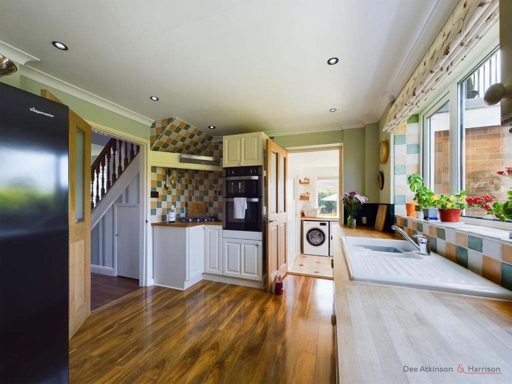 Kitchen/Breakfast Area