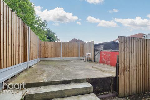 14 Banner Close, Purfleet, RM19 1RN