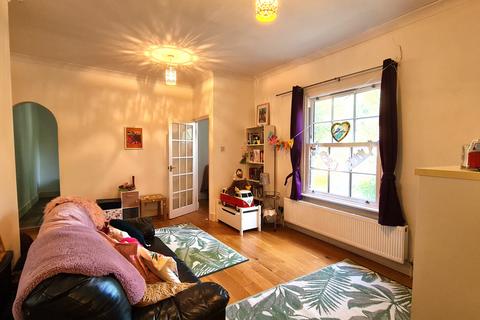 2 bedroom maisonette to rent, Woodlands Grove, Isleworth, TW7