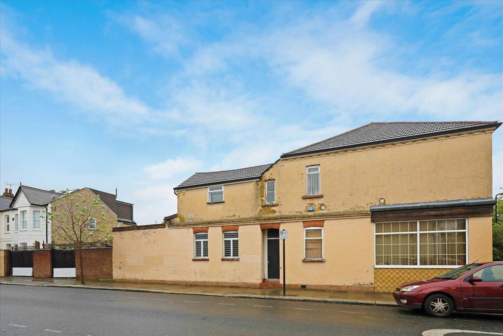 Carlyle Road, Ealing, W5 5 bed semidetached house for sale £900,000