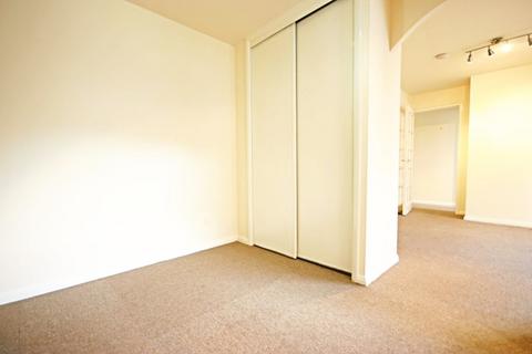 1 bedroom apartment for sale, Magpie Close, Enfield, Middlesex, EN1