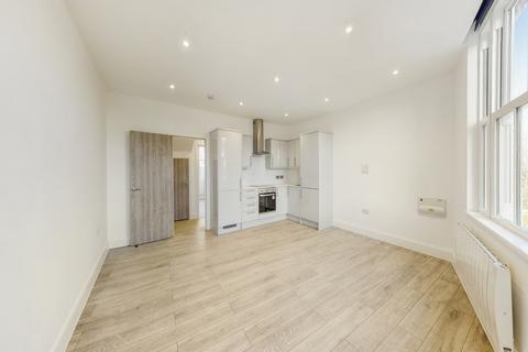 1 bedroom flat to rent, Bushey Grove Road, Bushey, WD23