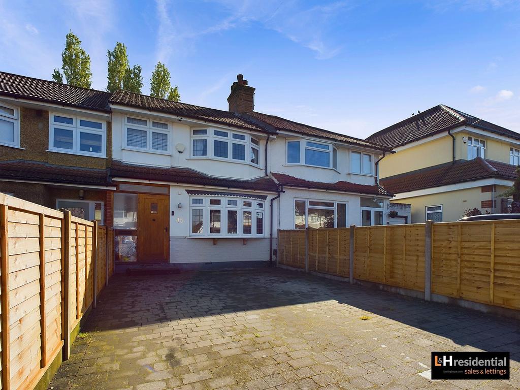 Borehamwood, Borehamwood WD6 3 bed terraced house - £2,400 pcm (£554 pw)