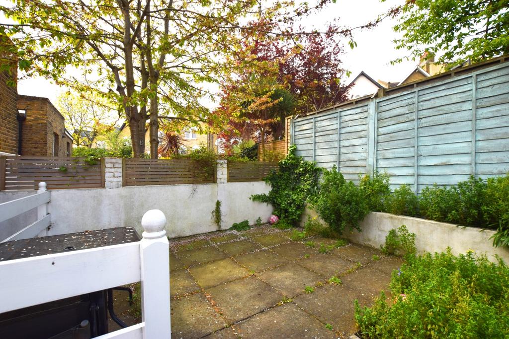 Ivanhoe Road Camberwell SE5 1 bed flat - £1,550 pcm (£358 pw)