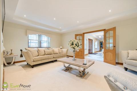 6 Church Brook, Tadley, RG26 4AY