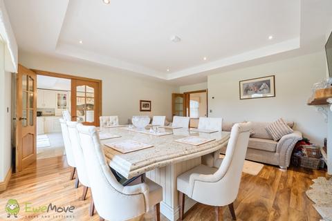 6 Church Brook, Tadley, RG26 4AY