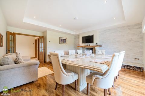 6 Church Brook, Tadley, RG26 4AY