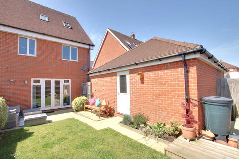 42 Cutforth Way, Romsey, SO51 0BD