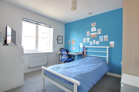 42 Cutforth Way, Romsey, SO51 0BD