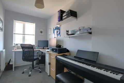 42 Cutforth Way, Romsey, SO51 0BD