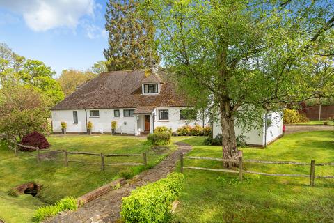 5 bedroom detached house for sale, Storrington - generous sized plot