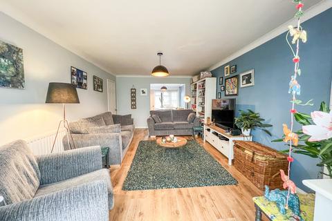 16 Clifton Road, Rochford, SS4 3HJ