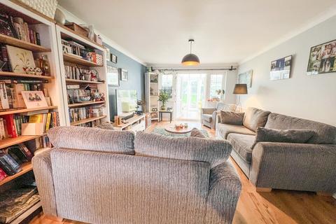 16 Clifton Road, Rochford, SS4 3HJ