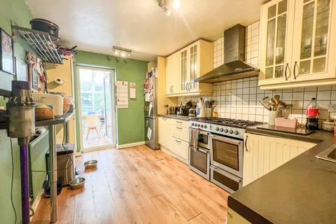 16 Clifton Road, Rochford, SS4 3HJ
