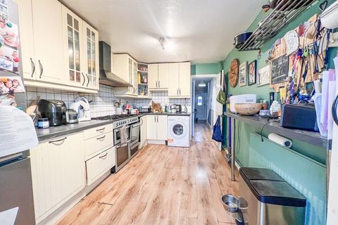 16 Clifton Road, Rochford, SS4 3HJ