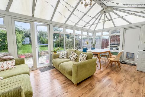 16 Clifton Road, Rochford, SS4 3HJ