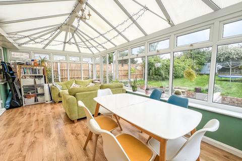 16 Clifton Road, Rochford, SS4 3HJ