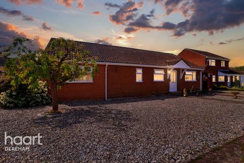 4 bedroom detached bungalow for sale, Oakapple Drive, Dereham