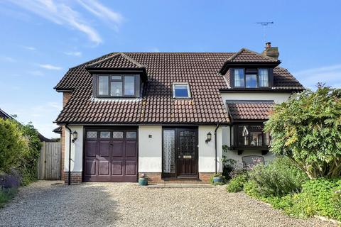 4 bedroom detached house for sale, Granary Close, Codford