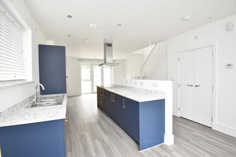 3 bedroom semi-detached house to rent, Redmires Grove, Harrogate, HG3 2GZ