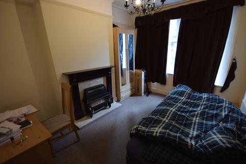 2 bedroom townhouse to rent, May Avenue, Tunstall