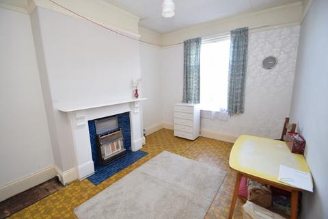 4 bedroom terraced house for sale, Wellington Crescent, Bradford BD18