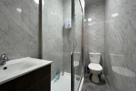 3 bedroom flat to rent, Willowbank Crescent, Woodlands G3