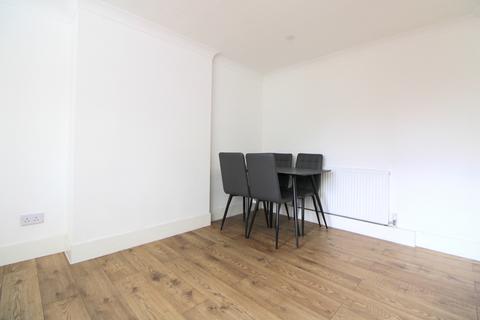 3 bedroom flat to rent, Oxford Road, London, E15
