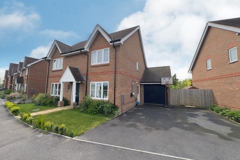 4 bedroom detached house to rent, Centenary Fields, Tadley RG26