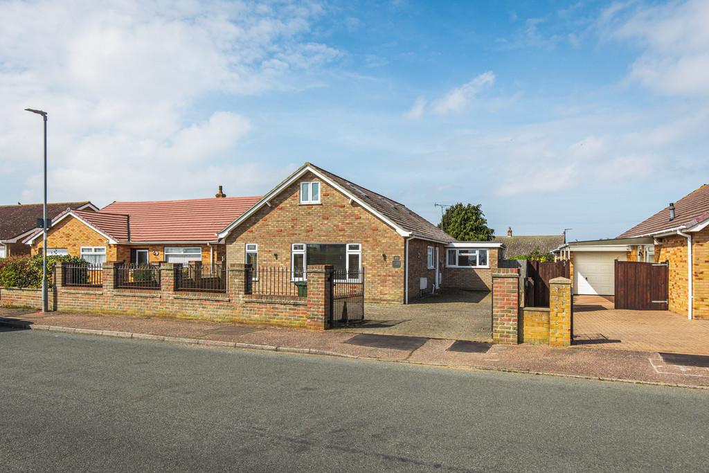 Collingwood Road, Hunstanton 5 bed detached bungalow for sale £479,995