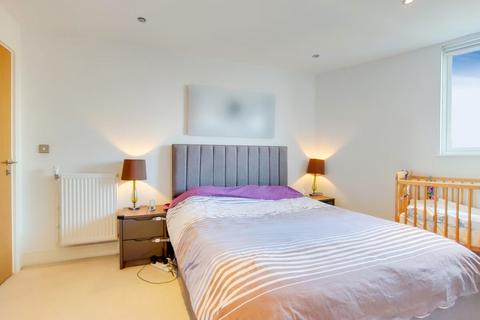 2 bedroom apartment to rent, Dowells street London SE10