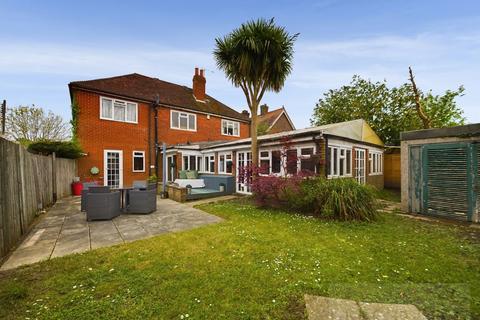 4 bedroom detached house for sale, North Road, Crawley RH10